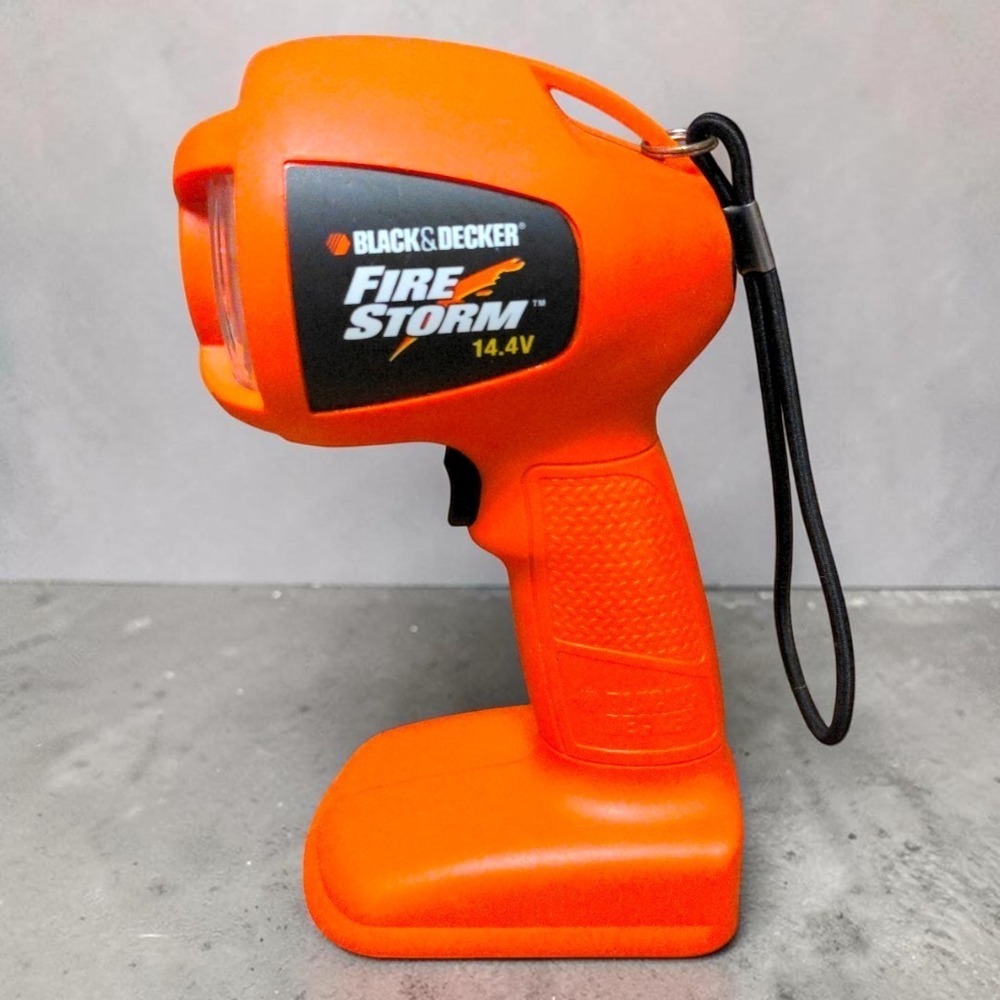 VTG Black & Decker FireStorm FSL144 14.4 Volts Cordless Flashlight Work Light